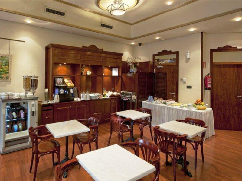 Negresco Gran Via Hotel Madrid Bagian luar foto