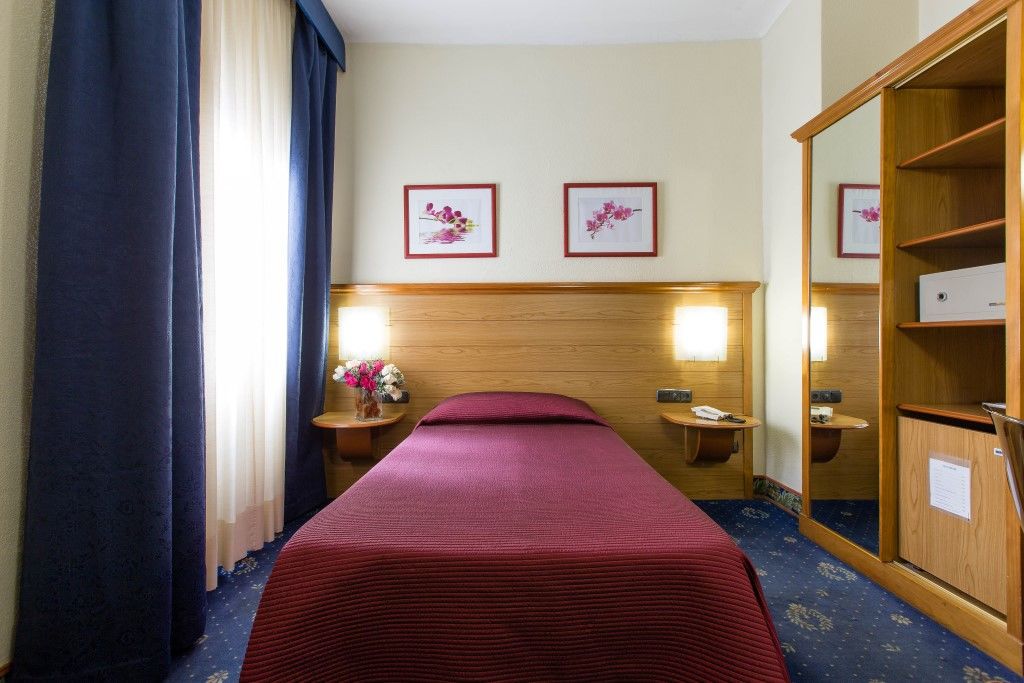 Negresco Gran Via Hotel Madrid Bagian luar foto