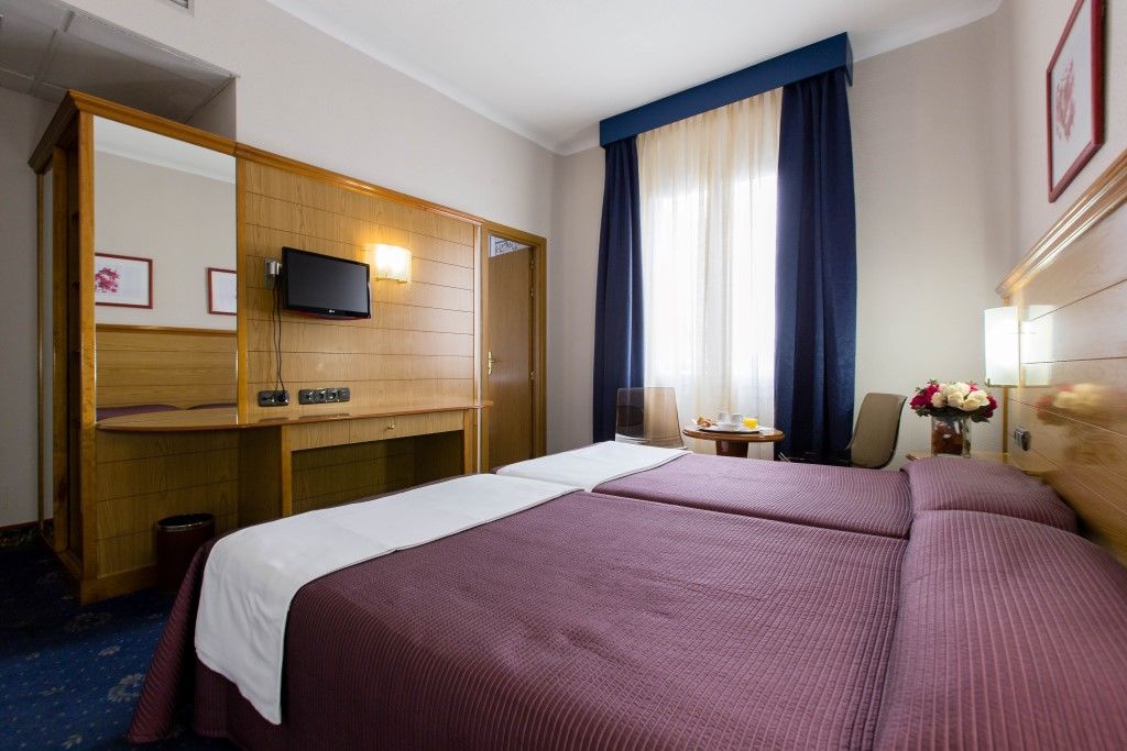 Negresco Gran Via Hotel Madrid Bagian luar foto